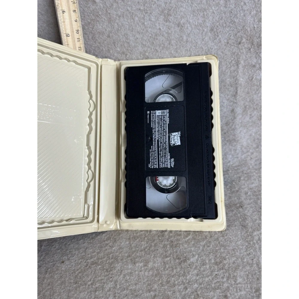 Disney Winnie the Pooh  A Valentine‎ For You VHS 2001 Clamshell